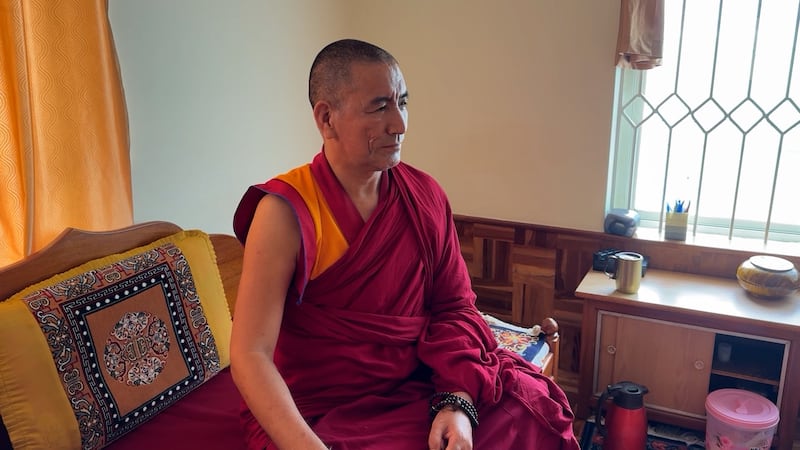 དཀའ་ཆེན་བློ་བཟང་ཤེས་རབ་མཆོག་མཁན་པོ་ཁྲི་ཐོག་དྲུག་པར་ཐུགས་གཏན་འཁེལ་བ།
