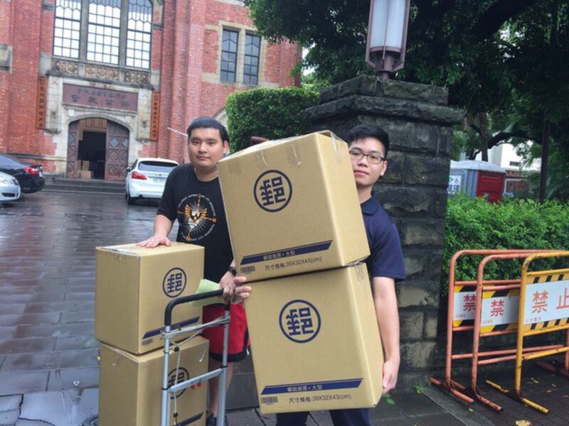 济南教会整理物资准备运送至香港。(济南教会提供)