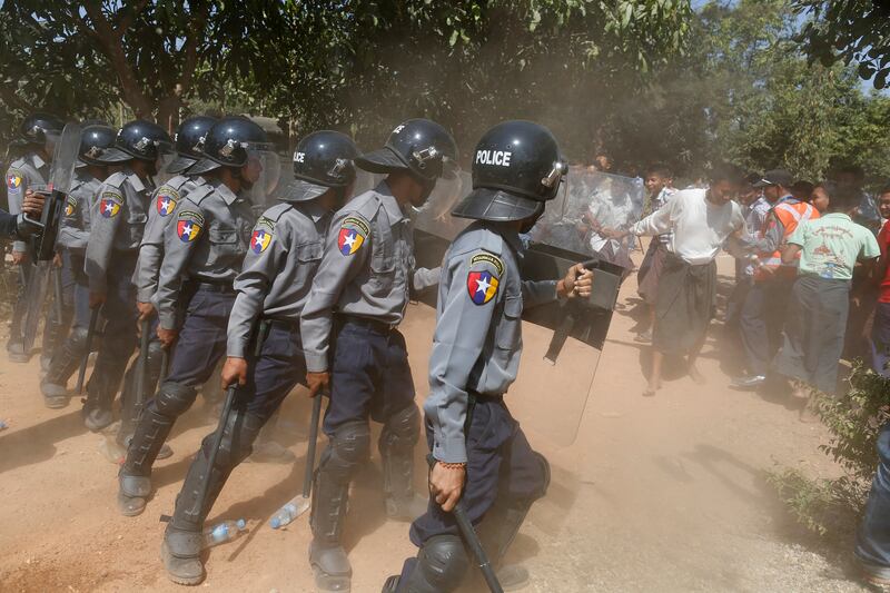 2014-02-20T120000Z_386869217_GM1EA2K145L01_RTRMADP_3_MYANMAR-UN.JPG