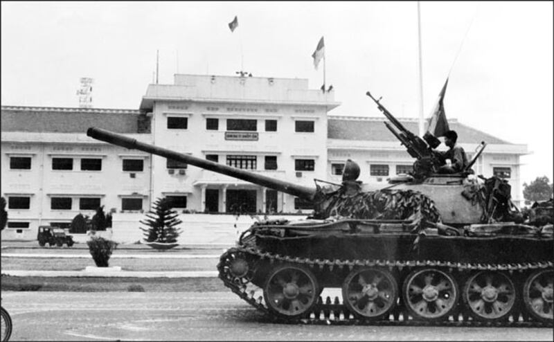 Xe tăng quân Bắc Việt tiến vào Saigon hôm 30/4/1975