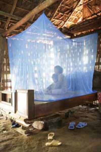 Một phụ nữ nhiễm HIV trong ngôi nhà của mình ở gần thành phố Nha Trang. Photo courtesy of theglobalfund.org