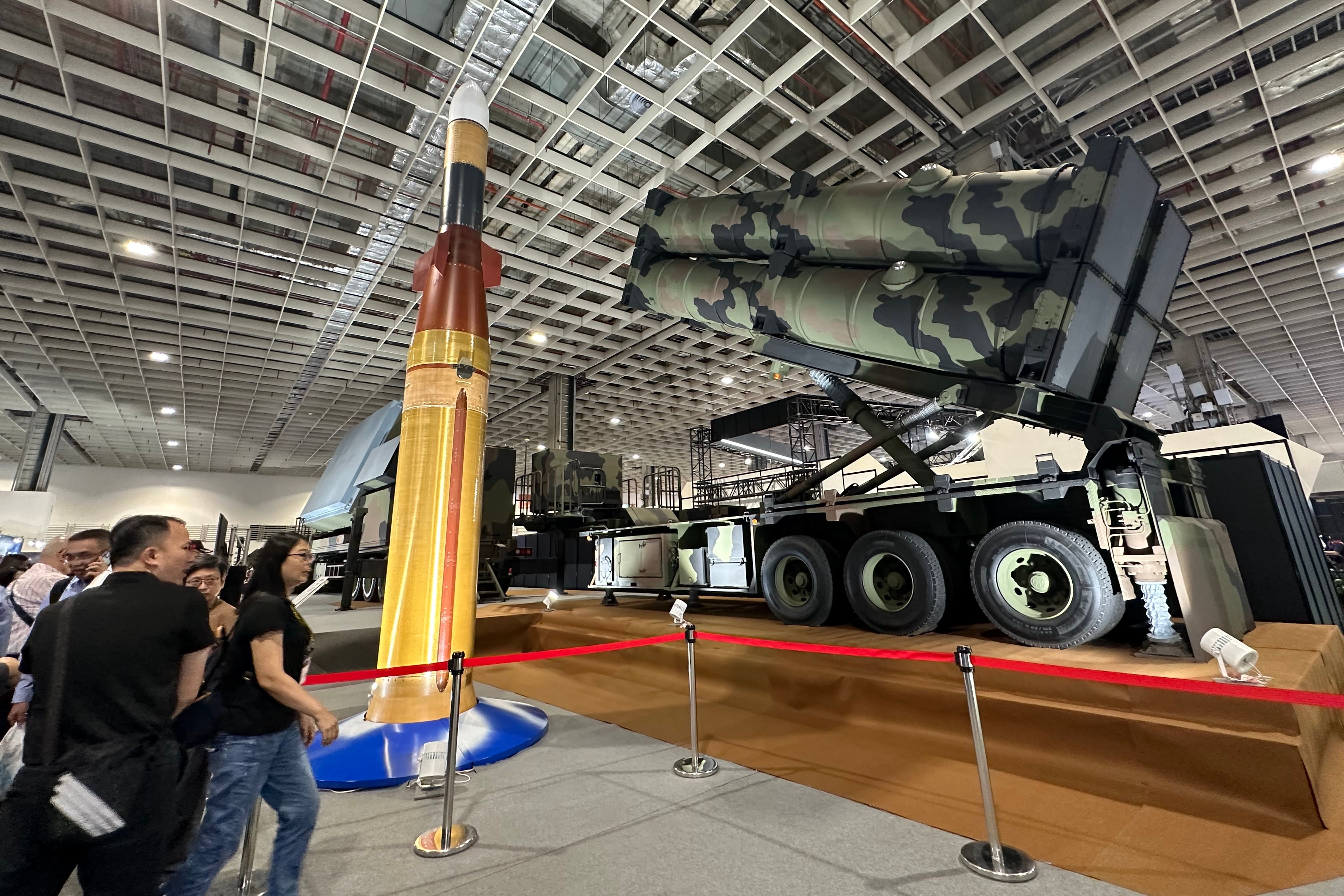 由台湾中山科学院研发的新型“强弓飞弹”,拦截范围达70公里以上,超越爱国者三型。