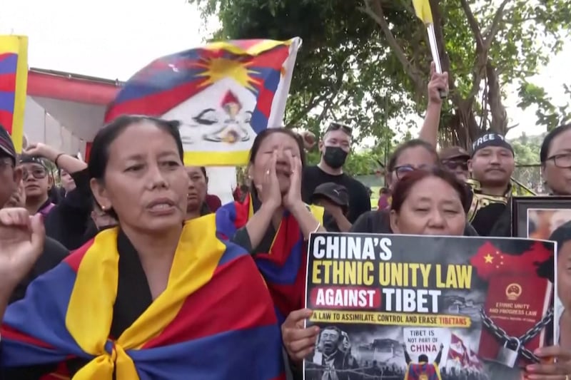 中国民族团结新法上路,藏人为何担心文化消失?