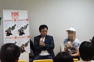 홍콩에서 열린 첫 북한인권영화제에서 관객들과 질의응답 시간을 갖는 탈북자 출신 김규민 감독(왼쪽)과 탈북대학생