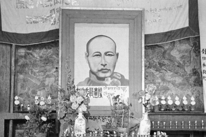 中共在重庆举行格达活佛追悼会。