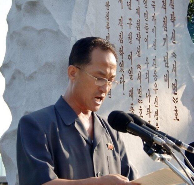 지난해 6월 23일 6·25 전쟁 발발 66주년을 앞두고 북한 로동계급과 직맹원들의 성토모임이 미국 셔먼호격침기념비 앞에서 열리고 있다.