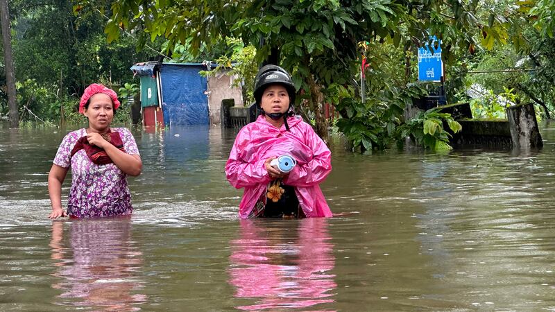 ရန်ကုန်တိုင်း၊ လှည်းကူးမြို့ အနိမ့်ပိုင်းရပ်ကွက်များ ရေကြီးရေလျှံနေသည်ကို ၂၀၂၃ အောက်တိုဘာ ၈ ရက်နေ့က တွေ့ရစဉ်။ (Photo : RFA)