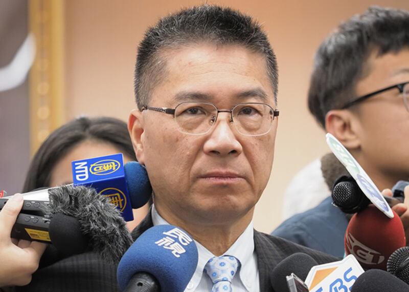 2020年2月5日,台灣內政部長徐國勇︰警方會以追查重大刑事案件疑犯手段,尋找違反規定外出的自我隔離人士。(鍾廣政 攝)