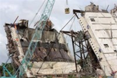 CanThoBridgeCollapse200.jpg