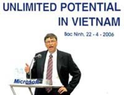 BillGateVietnamComputer200.jpg