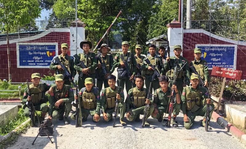 ၂ဝ၂၃ ခုနှစ် အောက်တိုဘာလ ၃ဝ ရက်နေ့က သိန္နီမြို့နယ် ရဲစခန်းကို သိမ်းယူရရှိကြောင်း ကိုးကန့်တပ်မတော် (MNDAA)မှ ထုတ်ပြန်ထားသည့်ပုံ။ (The Kokang)