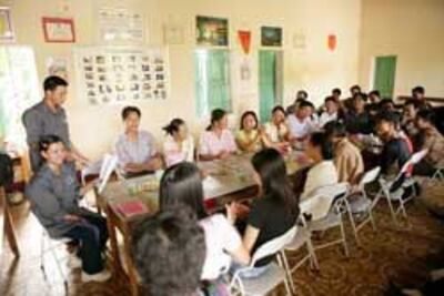 Một câu lạc bộ hỗ trợ người nhiễm HIV ở Hà Nội. Photo courtesy of theglobalfund.org