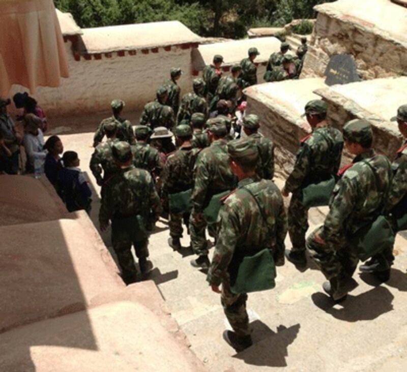 Chinese security forces take positions at Drepung monastery outside Lhasa, Aug. 5, 2013.
