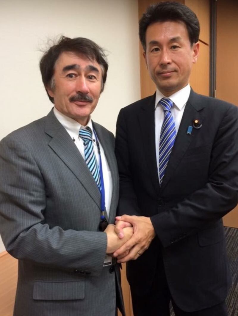 تۇرمۇھەممەت ھاشىم ناگائو تاكاشى ئەپەندى بىلەن بىللە