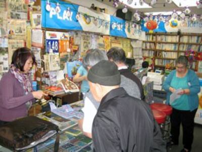 图片：图片：洛杉矶华人彩券生意红火,加州彩券局频推新玩法.(记者萧融拍摄)