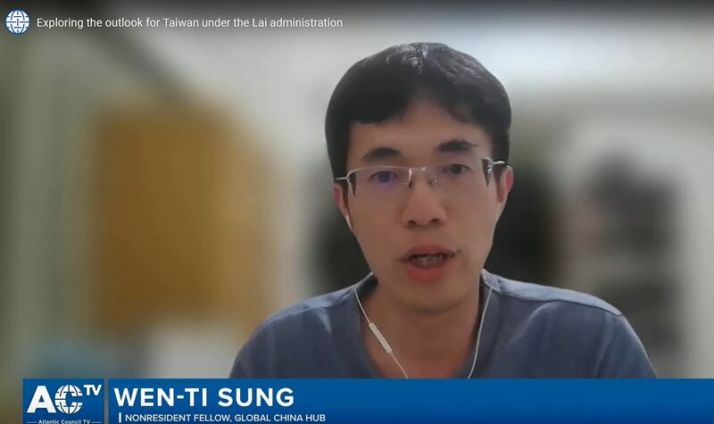 澳大利美中关系学者宋文笛在本周一华盛顿智库"大西洋理事会"的座谈会上表示,赖清德极其鲜明、几乎没有婉转余地的立场是挑战也是契机。(视频截图/大西洋理事会官网)