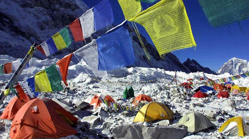 气候变迁让珠峰的气候变化剧烈，对登山者和附近居民都造成威胁。（美联社）