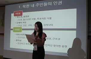 7일 청소년 모의국회에 참가한 학생이 북한인권법 제정의 당위성을 발표하고 있다.