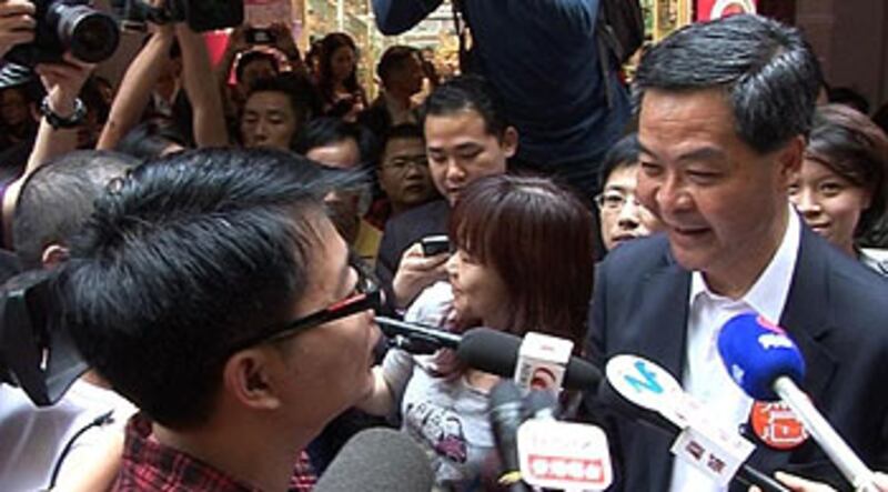 HK_Leung_chat350.jpg