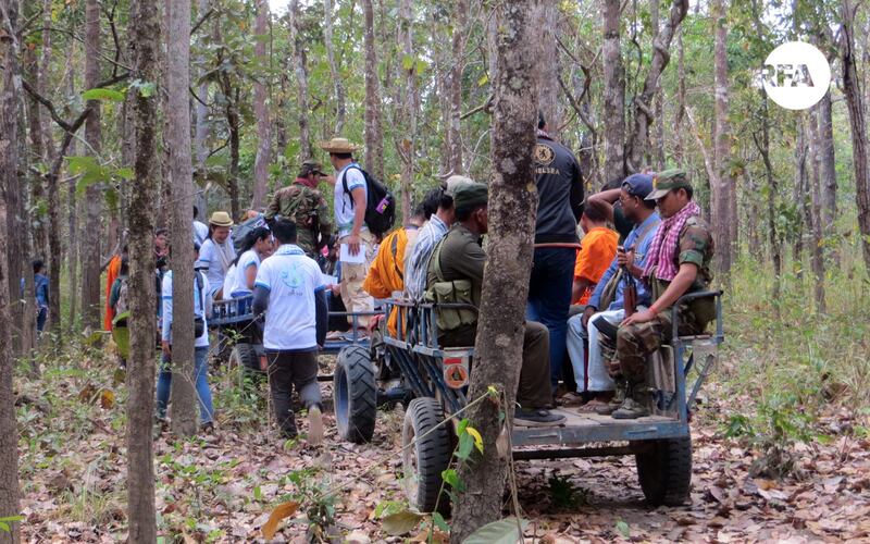 ក្រុម​សហគមន៍​ការពារ​ព្រៃ​ឈើ​សង្ឃ​រុក្ខ​វ័ន្ត ជិះ​គោយន្ត​ដើរ​ល្បាត​ការពារ​ព្រៃ​ឈើ នៅ​ខេត្ត​ឧត្តរមានជ័យ កាល​ពី​ថ្ងៃ​ទី​១០ ខែ​មីនា ឆ្នាំ​២០១៧។ 