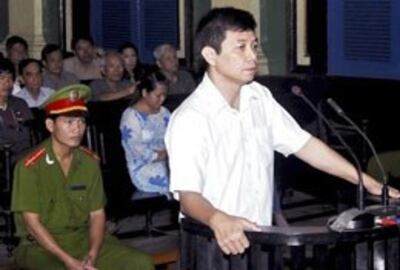 Anh Trần Hùynh Duy Thức tại phiên tòa phúc thẩm 11/05/2010. Danlambao