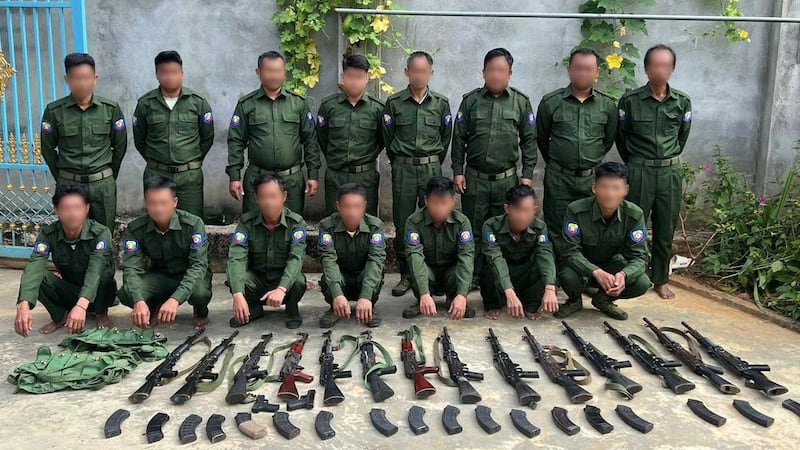 ကိုးကန့်ဒေသအတွင်း လက်နက်ချခဲ့သည့် ပြည်သူ့စစ်အဖွဲ့ဝင်များအား ၂၀၂၃ ခုနှစ် အောက်တိုဘာလ ၃၁ ရက်နေ့တွင် ကိုးကန့်တပ်ဖွဲ့က ထုတ်ပြန်ထားစဉ်။ (Photo: The Kokang)