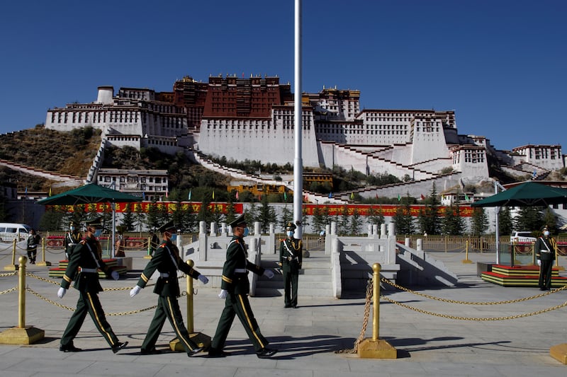 རྒྱ་ནག་གིས་མི་རིགས་མཐུན་སྒྲིལ་སྐོར་གྱི་ཁྲིམས་གཏན་འབེབས་བྱས་པར་སྐྱོན་བརྗོད་དང་།  ཡོ་རོབ་དང་རྒྱ་ནག་གི་འབྲེལ་བར་ཤུགས་རྐྱེན་ཐེབས་སྲིད་པའི་ཉེན་བརྡ་བཏང་བ།