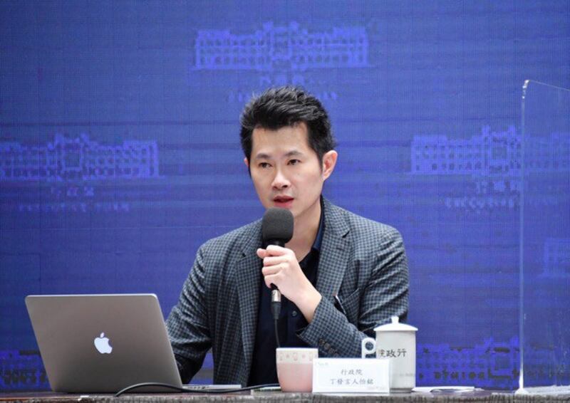 行政院发言人丁怡铭说明台湾开放美国肉品立场。(行政院提供)