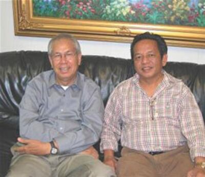 Nhà báo Vũ Ánh (trái) và Nhà báo Vũ Đình Trọng, ảnh chụp năm 2013. Courtesy Việt Báo.