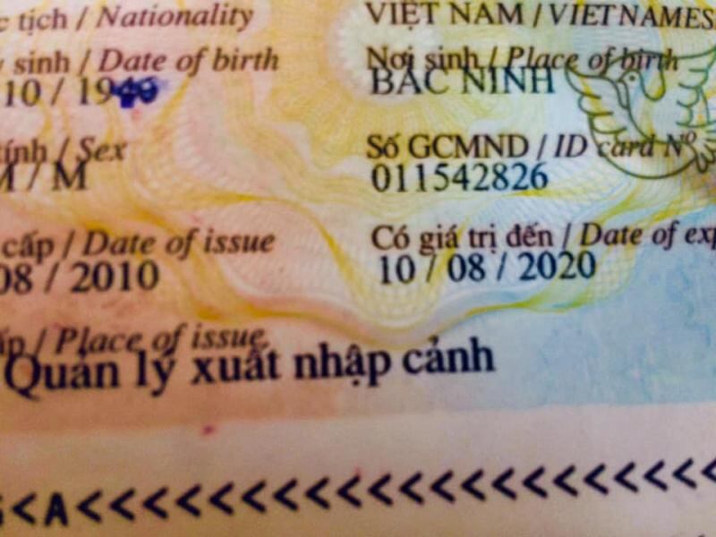 Trang hộ chiếu của Tiến sĩ Nguyễn Quang A bị cơ quan an ninh chỉnh sửa năm sinh trong lần cấm xuất cảnh ngày 18/9/2018.