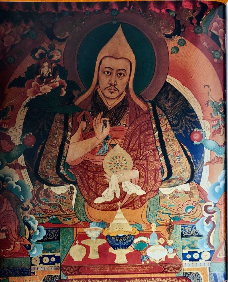 当代西藏绘画大师安多强巴绘画五世达赖喇嘛像。（翻拍《安多强巴：达赖与西藏的画师》一书）。(唯色提供)