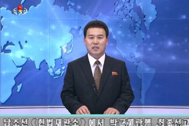 북한 매체들이 10일 헌법재판소의 박근혜 전 대통령 탄핵 인용 판결이 나온 지 수 시간만에 관련 소식을 신속하게 보도했다. 북한 매체가 국내 문제에 대해 이처럼 당일 보도한 것은 이례적인 일이다. 사진은 북한 조선중앙TV의 보도 모습. 