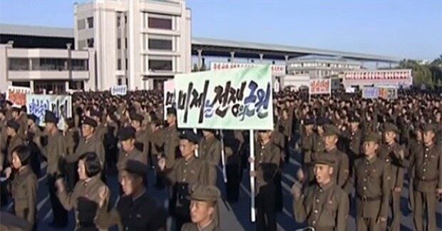 입대·재입대 궐기 모임에 참석한 북한 청년들의 모습.