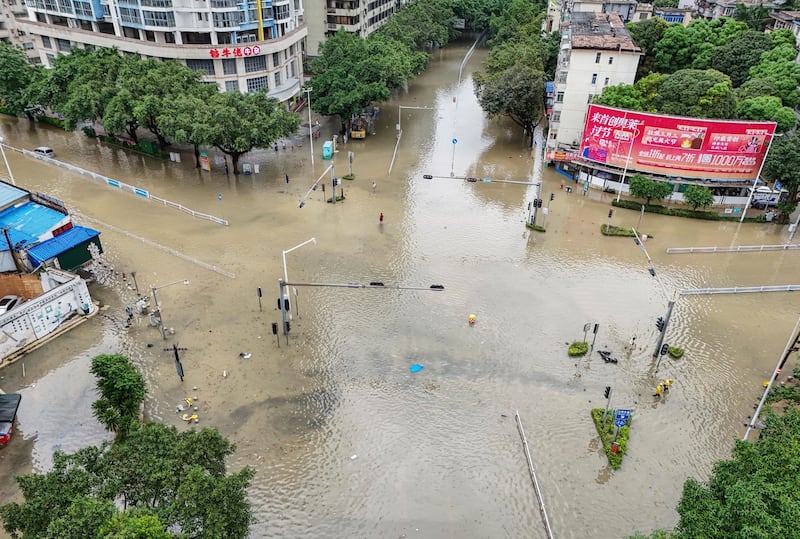 2024年5月19日，广西南宁街道因大雨被洪水淹没。（法新社）