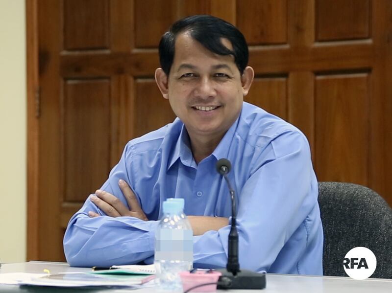 អគ្គនាយក​នៃ​នាយកដ្ឋាន​ព័ត៌មាន និង​សោតទស្សន៍​នៃ​ក្រសួង​ព័ត៌មាន លោក ផុស សុវណ្ណ ក្នុង​ពេល​ជួប​ជាមួយ​អ្នក​សារព័ត៌មាន​កាល​ពី​​​ថ្ងៃ​ទី​១២ ខែ​ឧសភា ឆ្នាំ​២០១៦។