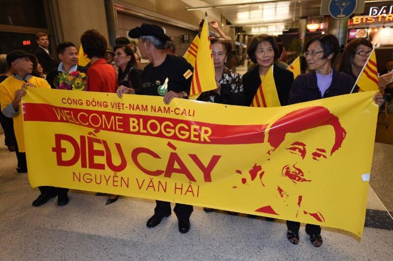 Người Việt hải ngoại đón blogger Điếu Cày Nguyễn Văn Hải tại Los Angeles hôm 21/10/2014