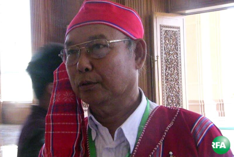 ပြည်ထောင်စုလွှတ်တော် နာယက ဦးမန်းဝင်းခိုင်သန်းကို တွေ့ရစဉ်