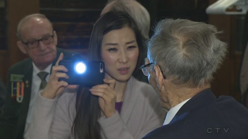 CTV에서 방송으로 소개한 한국전 참전용사를 인터뷰하는 모습.