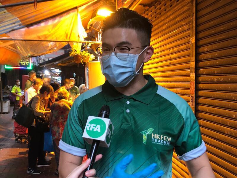 香港教育工作者工會主席黃建豪指,他們也是靠自己的觀察去了解社區有甚麼需要幫忙,再出來支援。(張展豪 攝)