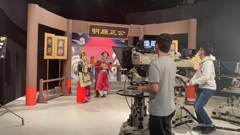 香港電台節目《頭條新聞》過去一直以嬉笑怒罵方式諷刺時弊，惟不時遭政府和親中人士點名批評。（李智智 攝）