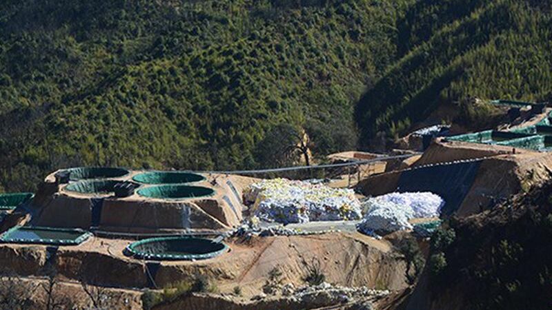 ကချင်ပြည်နယ် ချီဖွေမြို့နယ်မှ မြေရှားသတ္တုတူးဖော်ရေးလုပ်ငန်းခွင်တစ်ခုကို ၂၀၁၉ ခုနှစ်က တွေ့ရစဥ်။ (Photo: RFA)