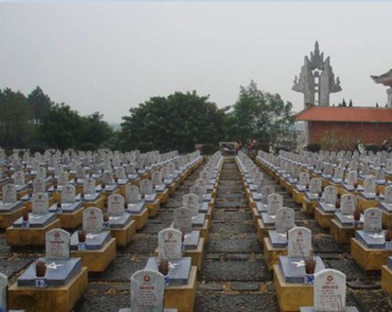 Nghĩa trang liệt sĩ Cộng sản được chăm sóc kỹ lưỡng. RFA PHOTO.