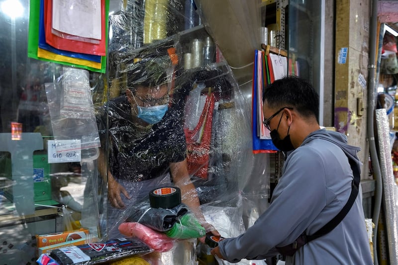 2021-05-31T141358Z_1860121385_RC22RN934DVR_RTRMADP_3_HEALTH-CORONAVIRUS-VIETNAM.JPG
