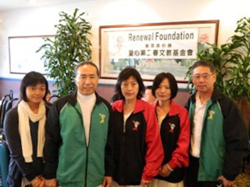 图片:洛杉矶华人响应「捡回珍珠计划」。 (记者萧融拍摄)