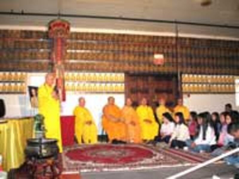 ThichHuyenQuangPrayer200b.jpg