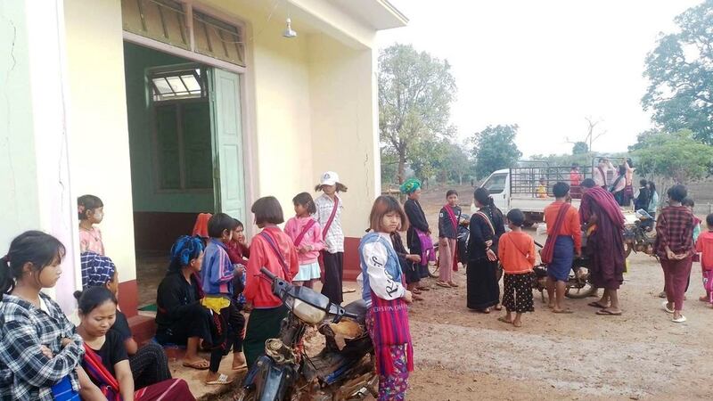တိုက်ပွဲကြောင့် ထွက်ပြေးနေရသည့် ရှမ်းပြည်နယ်တောင်ပိုင်း၊ ဆီဆိုင်မြို့နယ်၊ ထီရီးကျေးရွာသားများအား ၂၀၂၄ ခုနှစ်၊ မေလ ၂၁ ရက်နေ့က တွေ့ရစဥ်။ (Photo : Citizen)