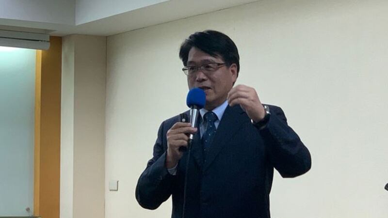 台湾民意基金会董事长游盈隆形容吴钊燮谈话是不得了的事。(记者 黄春梅摄)