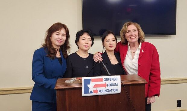 미국의 비정부단체 디펜스포럼(Defense Forum Foundation)이 19일 미국 하원 건물에서 “북한의 기업가와 그것이 통일에 주는 의미"이라는 주제의 행사를 개최했다. 왼쪽부터 탈북민 배유진씨, 탈북민 김행운씨, 탈북민 김지영씨.