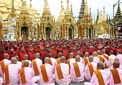 Saffron Shwedagon 305.JPG