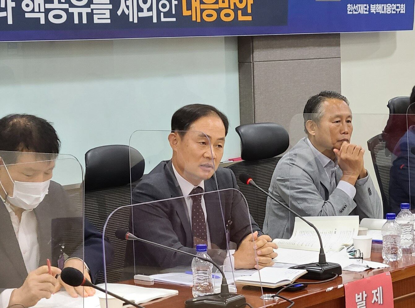 이흥석 전 연합사 정보생산처장은 북한이 러시아의 핵 정책을 참고해 핵무력법제화를 단행했다고 분석했다.